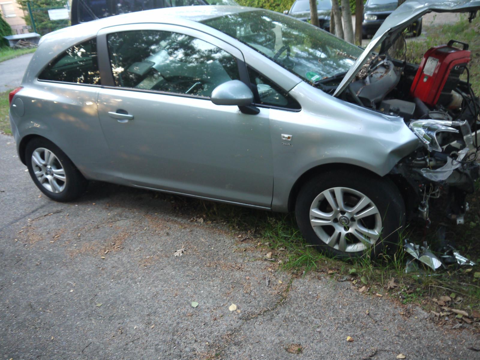 Opel Corsa D Satellite
