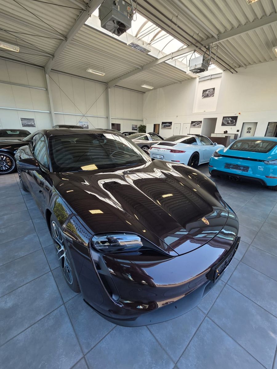Fahrzeugabbildung Porsche Taycan/Sportsitze/Sportchrono/Innodrive
