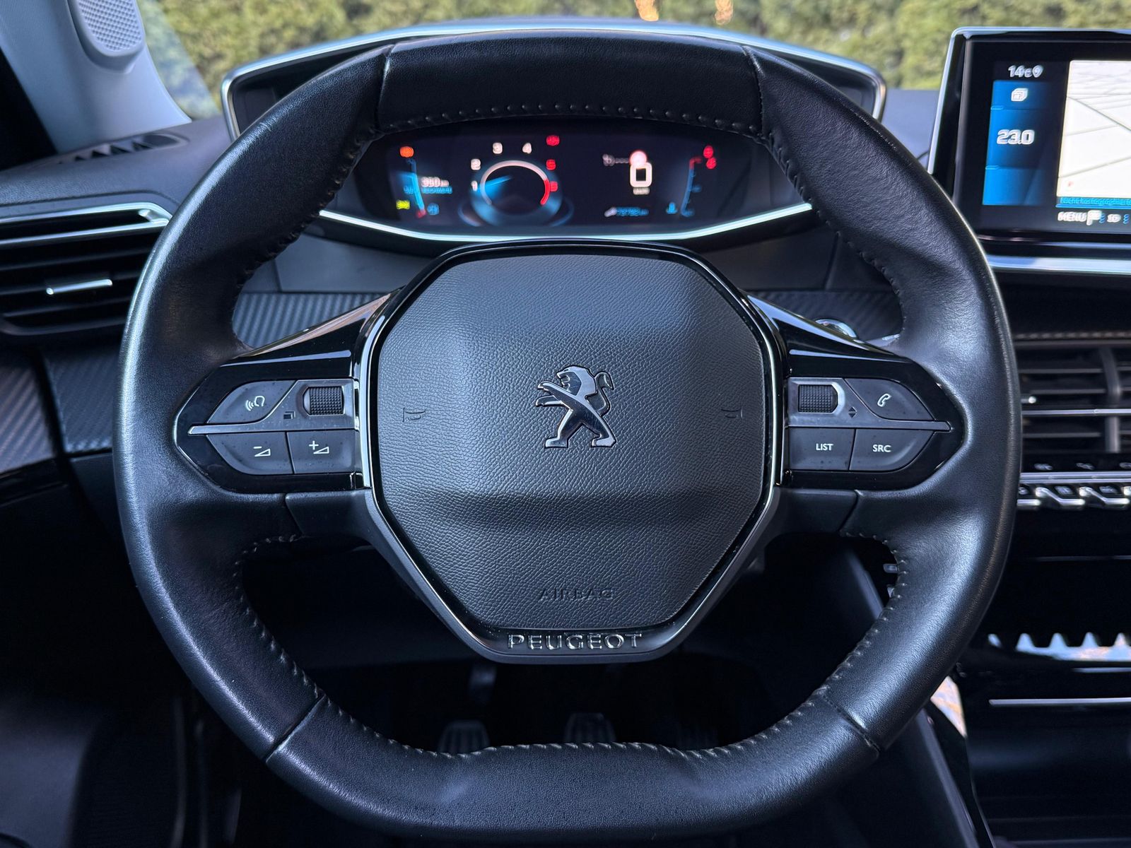 Fahrzeugabbildung Peugeot 2008 1.5 BlueHDI Allure Pack LED+NAV+SHZ+KAM+DAB