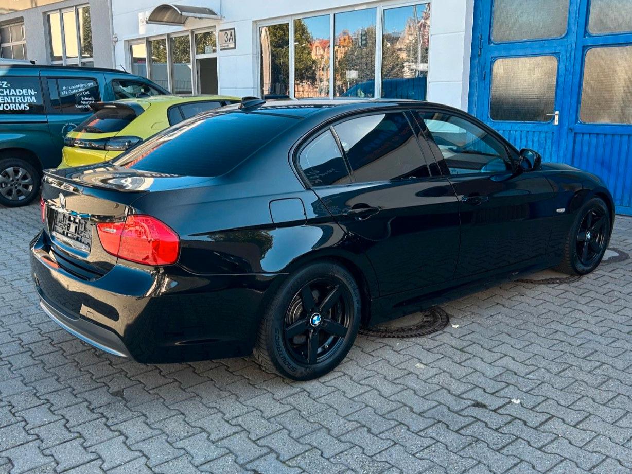 BMW 320i 2.0 170ch PACK M BVM Shadow line Sièges sport Toit ouvrant - 2EME MAIN