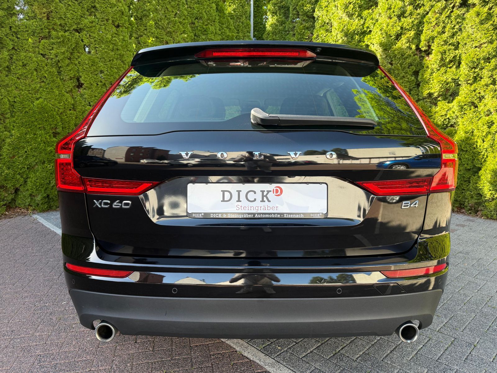 Fahrzeugabbildung Volvo XC60 Momentum Pro 2WD LED+NAVI+AHK+KAM+PARK+DAB+