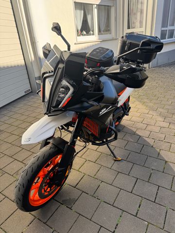 KTM 890 SMT Tech Pack