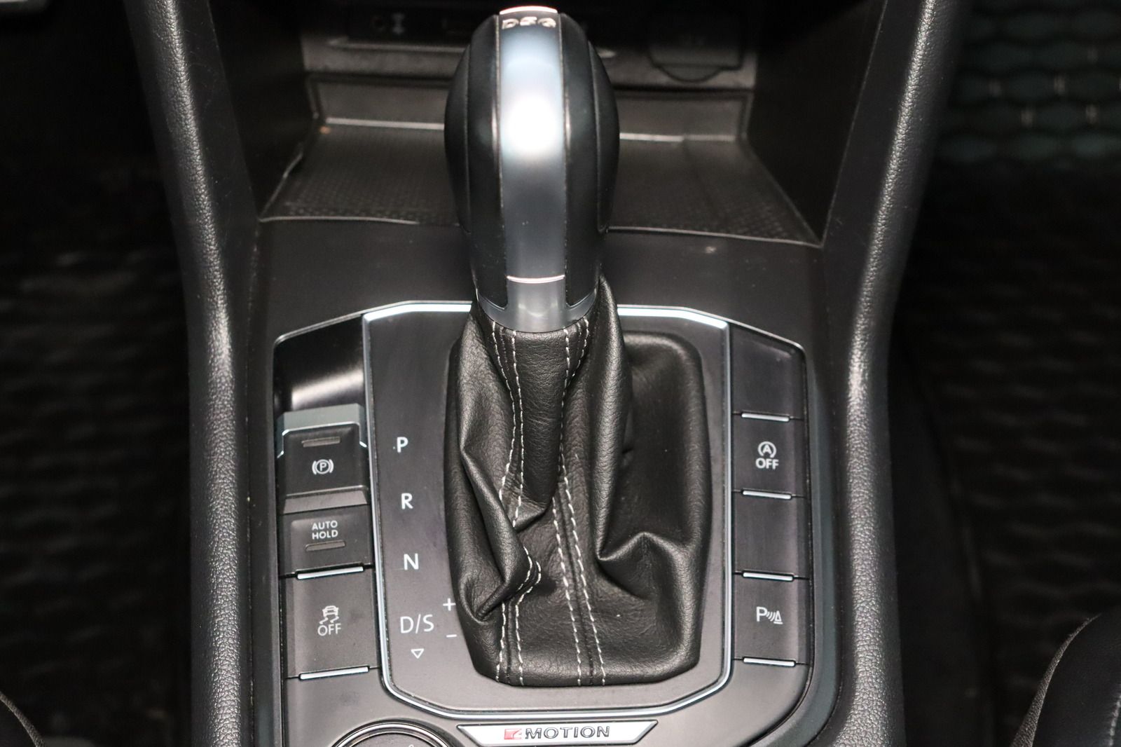 Fahrzeugabbildung Volkswagen Tiguan 2.0 TSI 4 Motion R-line Highline * Pano *