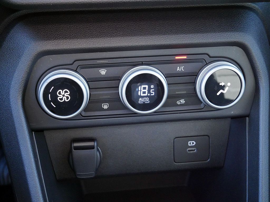 Fahrzeugabbildung Dacia Sandero Stepway Expression TCe 90