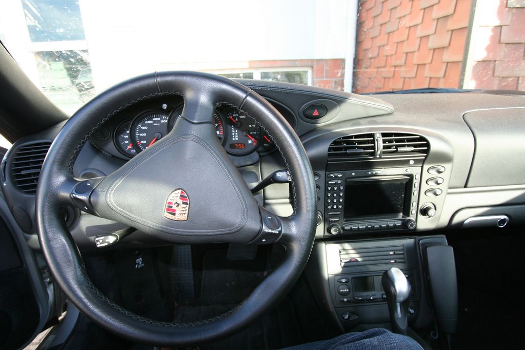 PORSCHE 911 2004