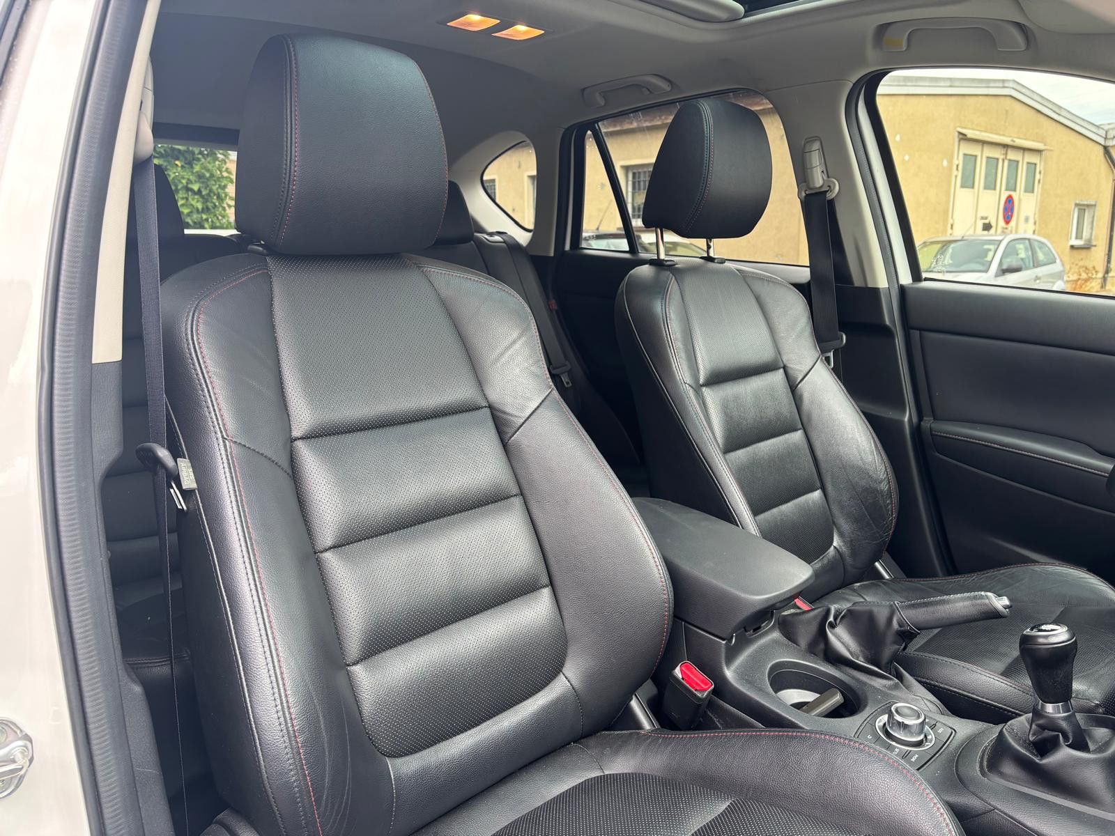 Fahrzeugabbildung Mazda CX-5 Sports-Line AWD-NAV-XEN-LEDER-AHK-GSD-BOSE-