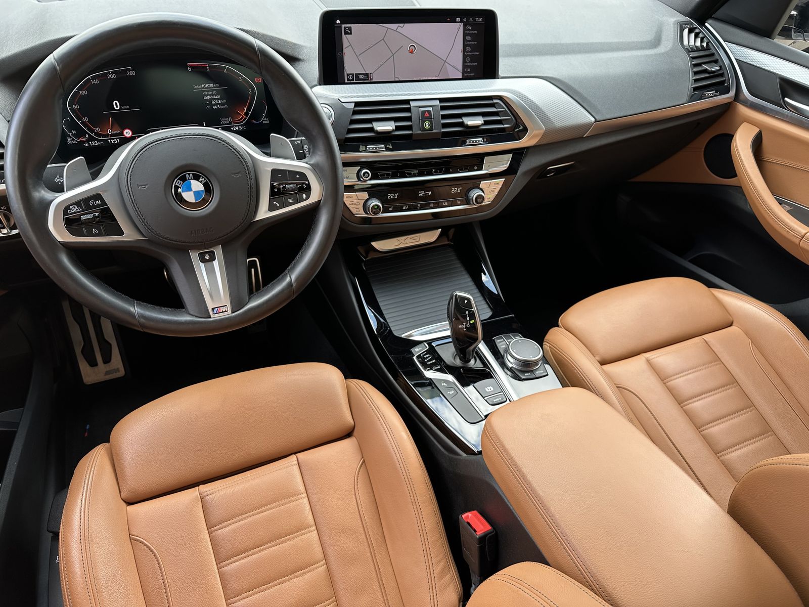 Fahrzeugabbildung BMW X3 xDrive30d M-Sport NAV+LED+PANORAMA+HUD+KAMERA