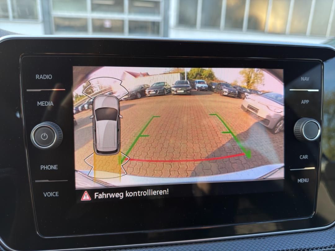 Fahrzeugabbildung Volkswagen T-Cross R-Line 1.5 TSI,DSG,RF-Kamera,SH,Navi,LED