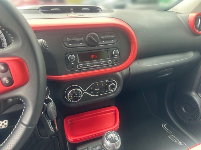 Fahrzeugabbildung Renault Twingo Luxe 0.9 TCe 90 Sportpaket Soundsystem Kl