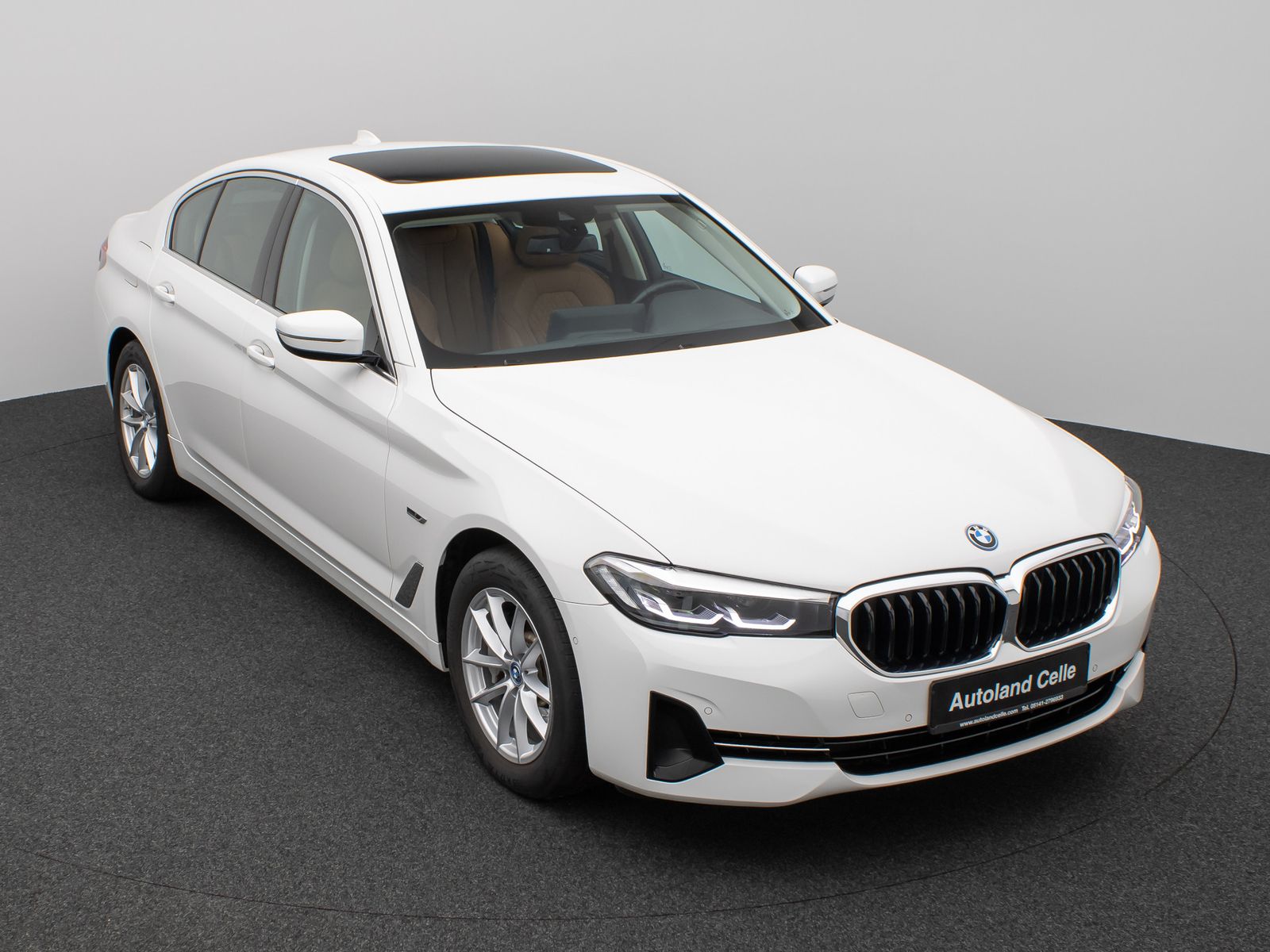 Fahrzeugabbildung BMW 520e Glasdach Kamera DAB H/K DispKey Sport Alarm