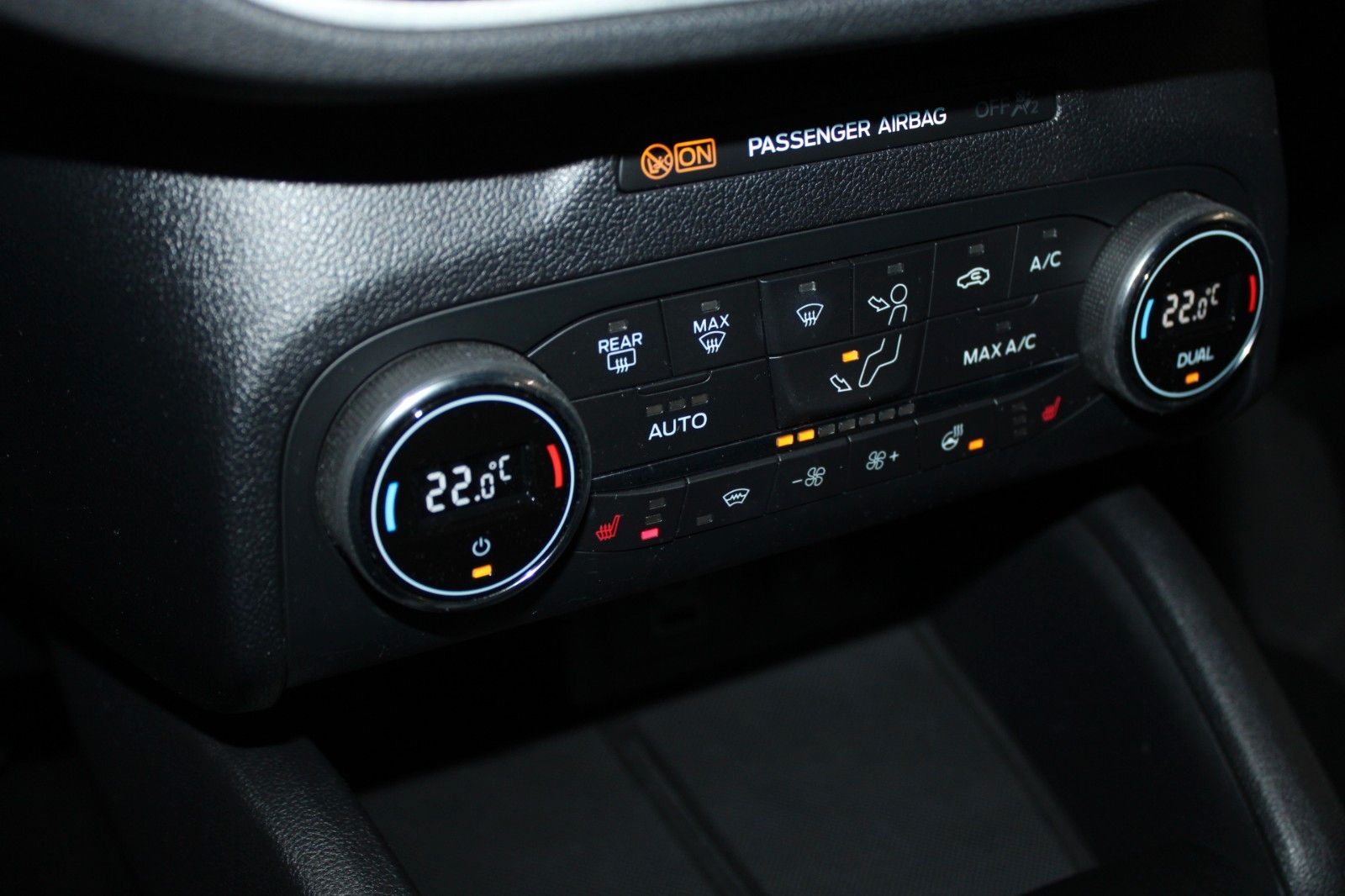 Fahrzeugabbildung Ford Kuga PHEV Aut. Cool&Connect + Winter Paket