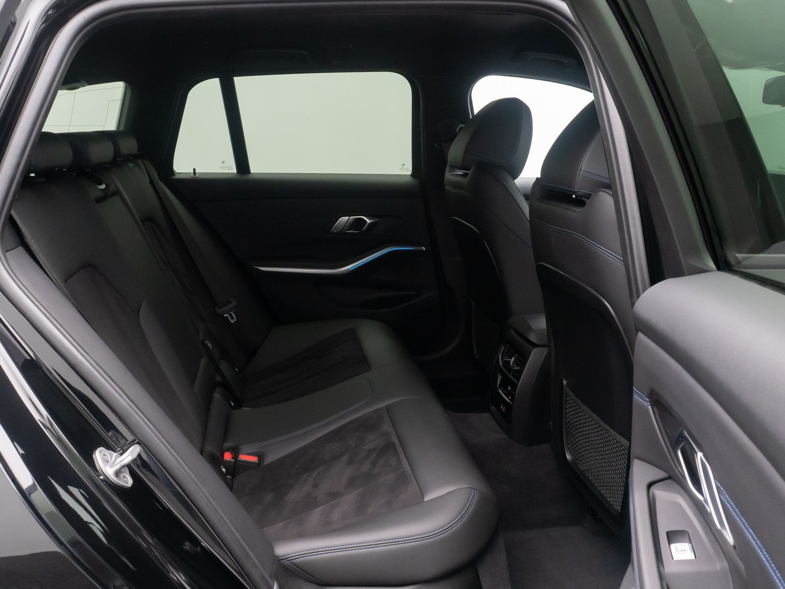 Fahrzeugabbildung BMW 320d MSport Alarm Komfort DAB HiFi Kamera 18Zoll