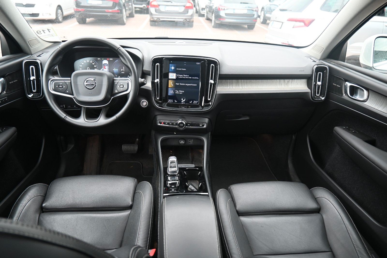 Fahrzeugabbildung Volvo XC40 Inscription Twin Engine 2WD*Pano*360°*H&K