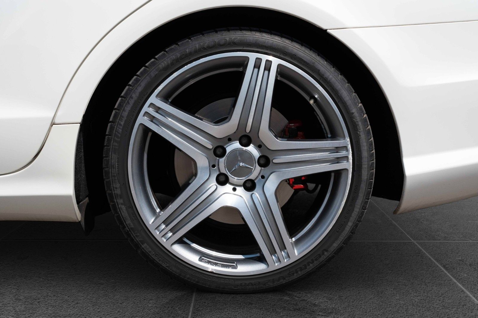 Fahrzeugabbildung Mercedes-Benz CLS 500 AMG XENON PANO LEDER MEMORY 19" TEL H&K
