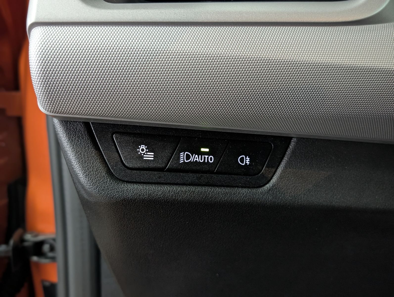 Fahrzeugabbildung BMW X1 20 i sDrive SPORT SHADOW PANO AHK LED AHK ACC