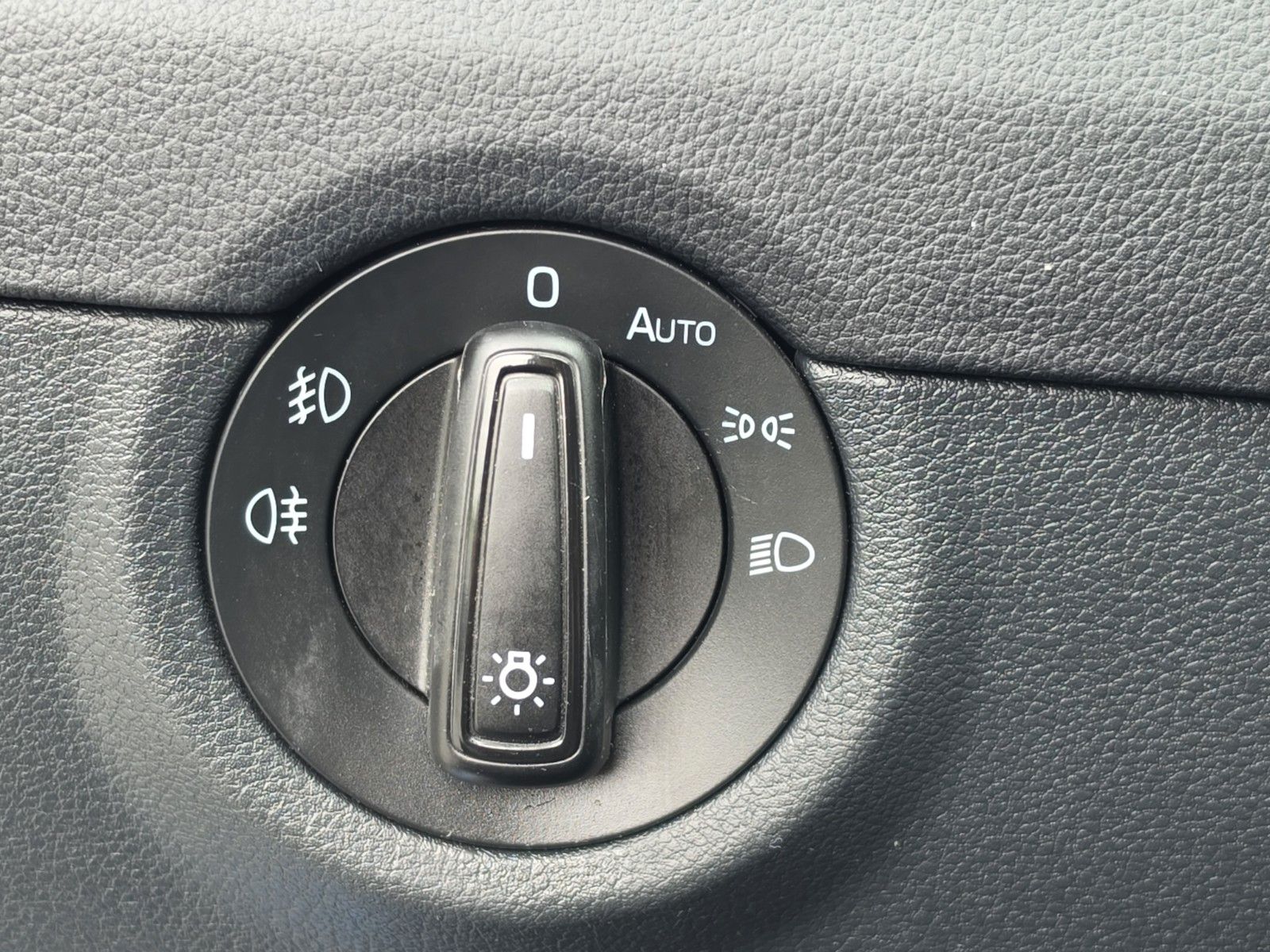 Fahrzeugabbildung SKODA Octavia Combi Ambition Apple CarPlay und Android