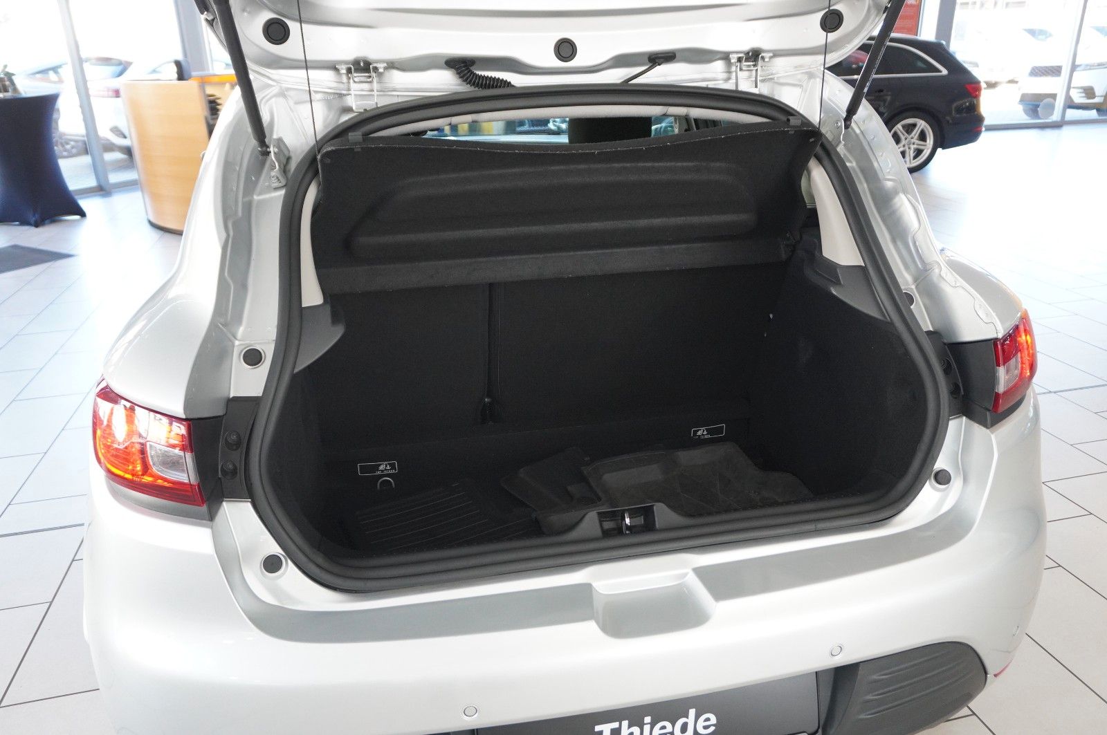 Fahrzeugabbildung Renault Clio IV 0.9 TCE LIM. ENERGY LED/SHZ/PDC/TEMP/DAB