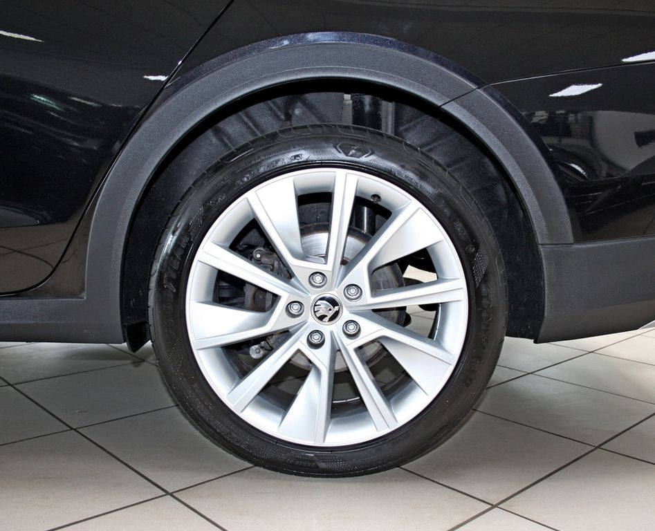Skoda Octavia Scout 4x4 First Edition AHK NETTO 23.800