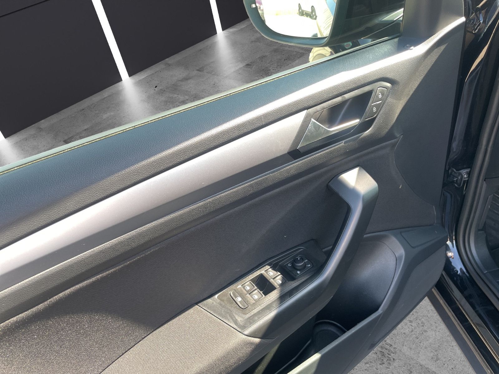 Fahrzeugabbildung Volkswagen T-Roc Life *PDC*CarPlay*LED*SitzHZ*Klima*