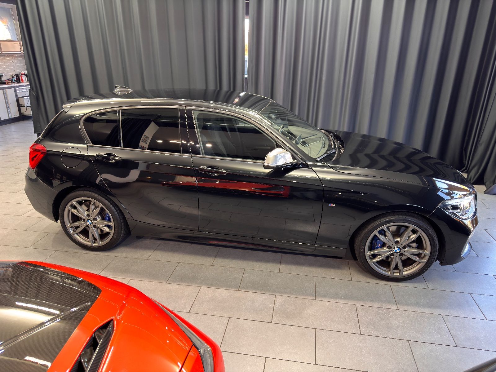 Fahrzeugabbildung BMW M135i xDrive|H&K|LED|KAMERA|VOLL|DEUTSCHES FZG