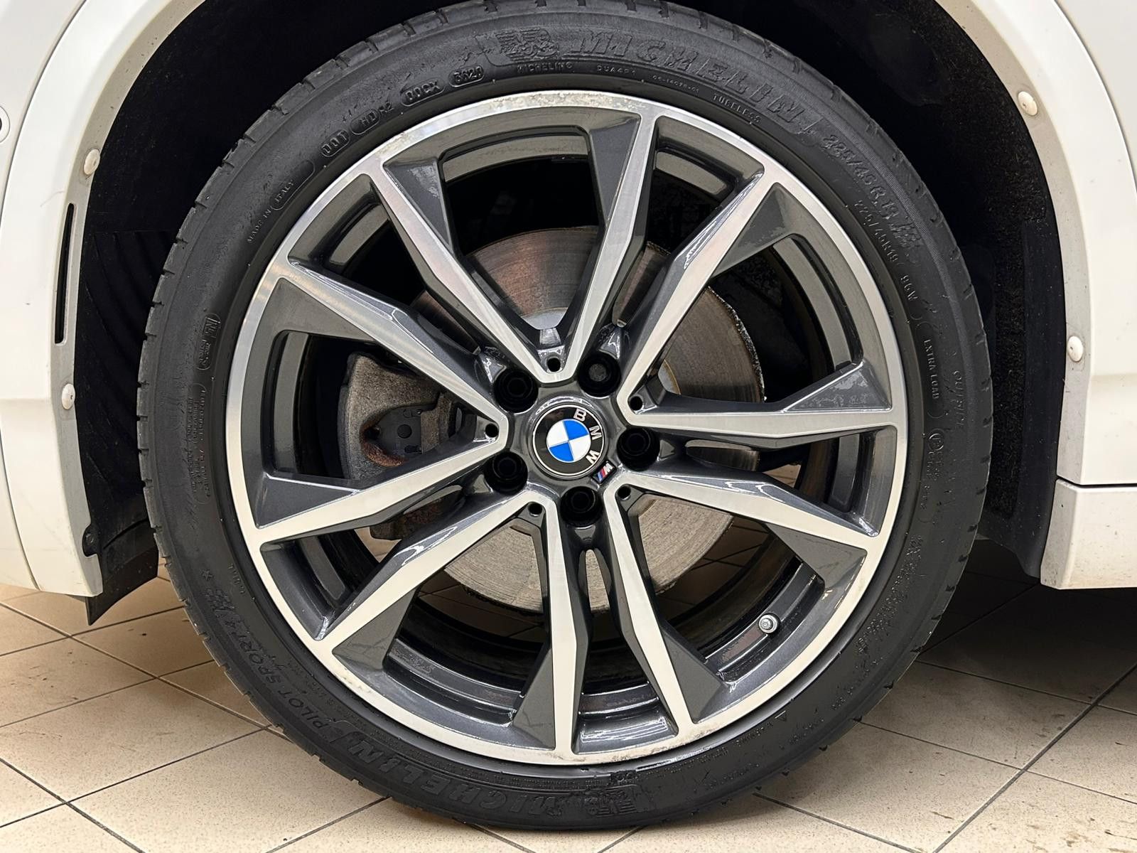 Fahrzeugabbildung BMW X2 20d M Sport M PAKET+SHADOW+PANO+HEAD+KAMER+19