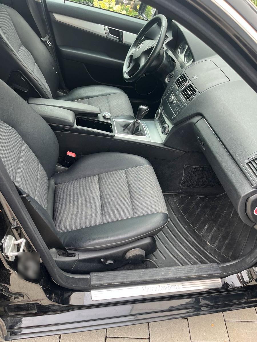 Mercedes-Benz C200 2009 — photo 12
