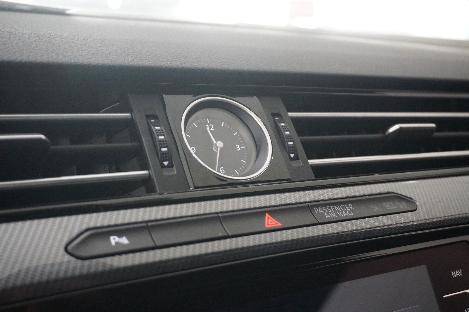 Fahrzeugabbildung Volkswagen Arteon 2.0 TSI R-LINE DSG NAVI/LED/KAMERA/VIRT.