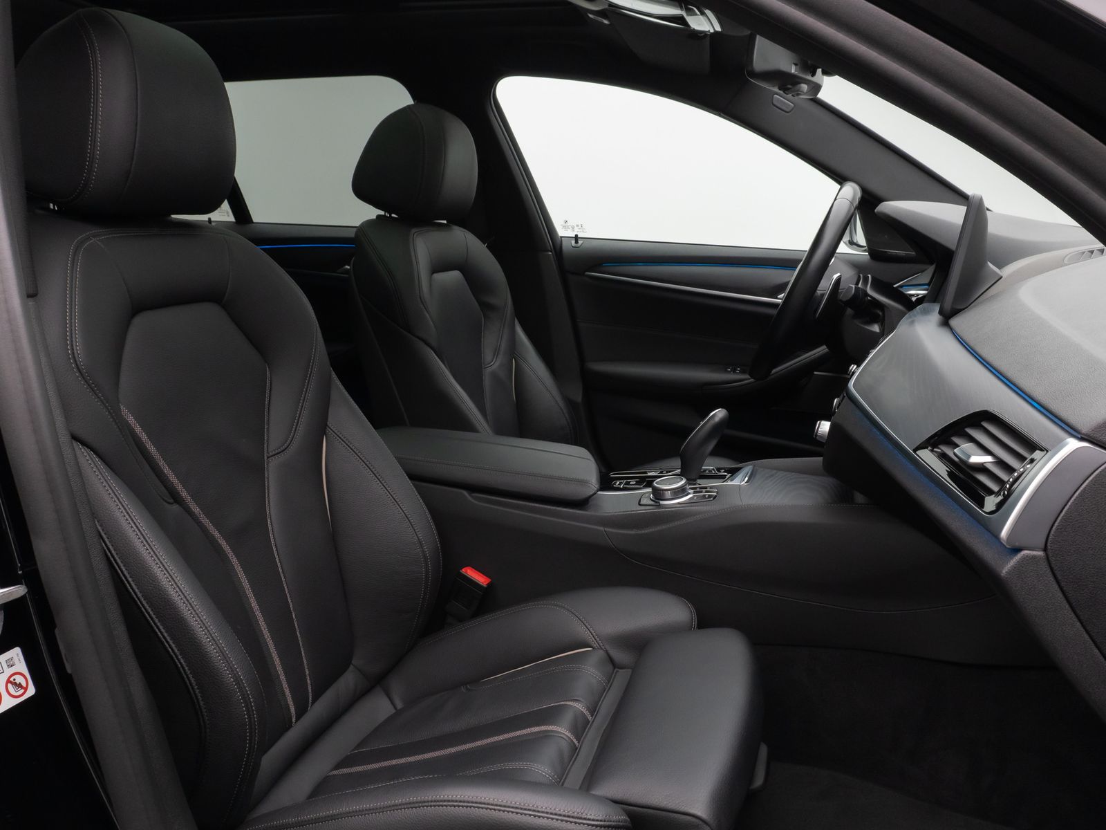 Fahrzeugabbildung BMW 530e xD M Sport Panorama HUD DAB H/K PDC AHK