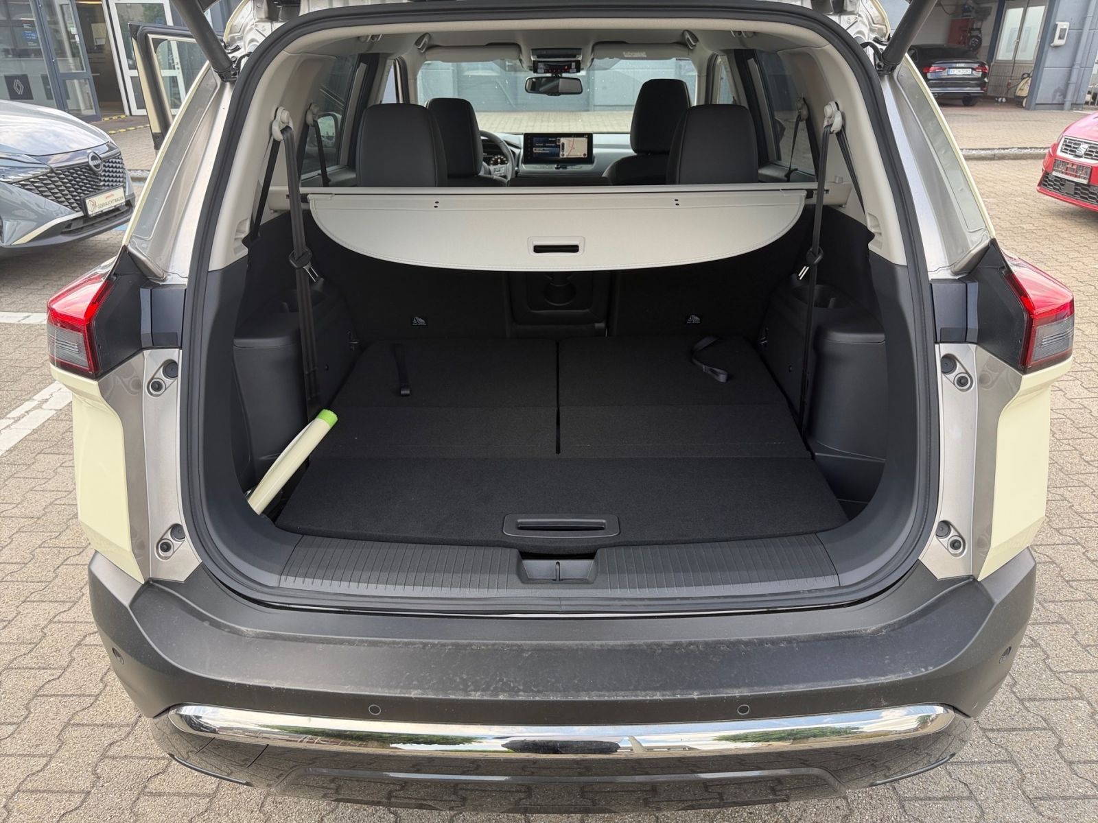 Fahrzeugabbildung Nissan X-Trail 1.5 VC-T e-Power N-Trek e-4orce TAXIUMBA