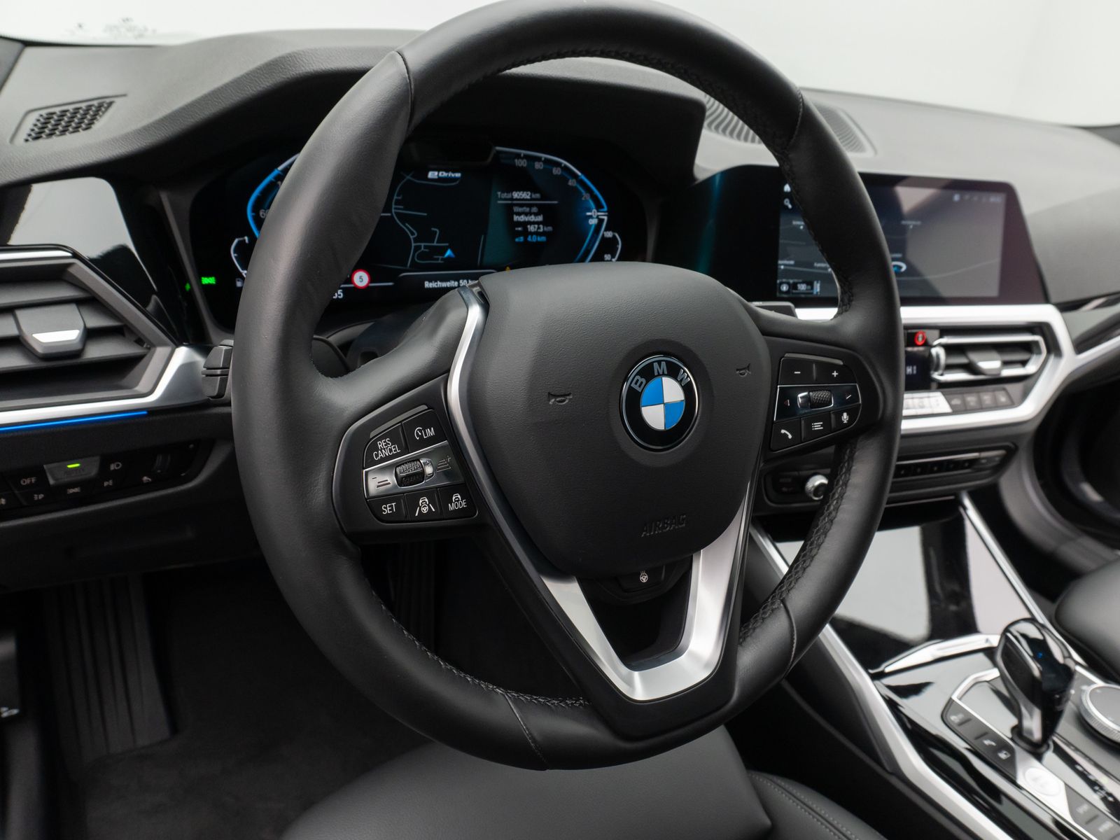 Fahrzeugabbildung BMW 330e Sport Line Kamera Laser HUD DAB H/K Komfort