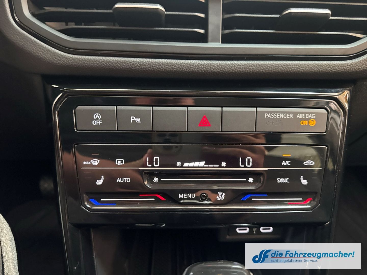 Fahrzeugabbildung Volkswagen T-Cross 1.0 TSI 85 kW Life Digitales Cockpit LED