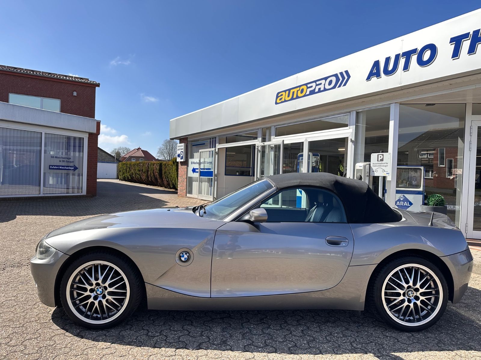 Fahrzeugabbildung BMW Z4 Roadster 2.2i Xenon/Leder/GRA/HiFi/PDC/Klima