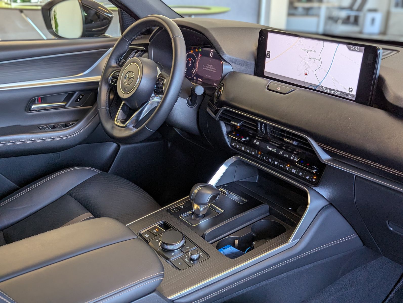 Fahrzeugabbildung Mazda CX-80 2.5 SKYACTIV PHEV 327 HOMURA+ 7-Sitze Pano
