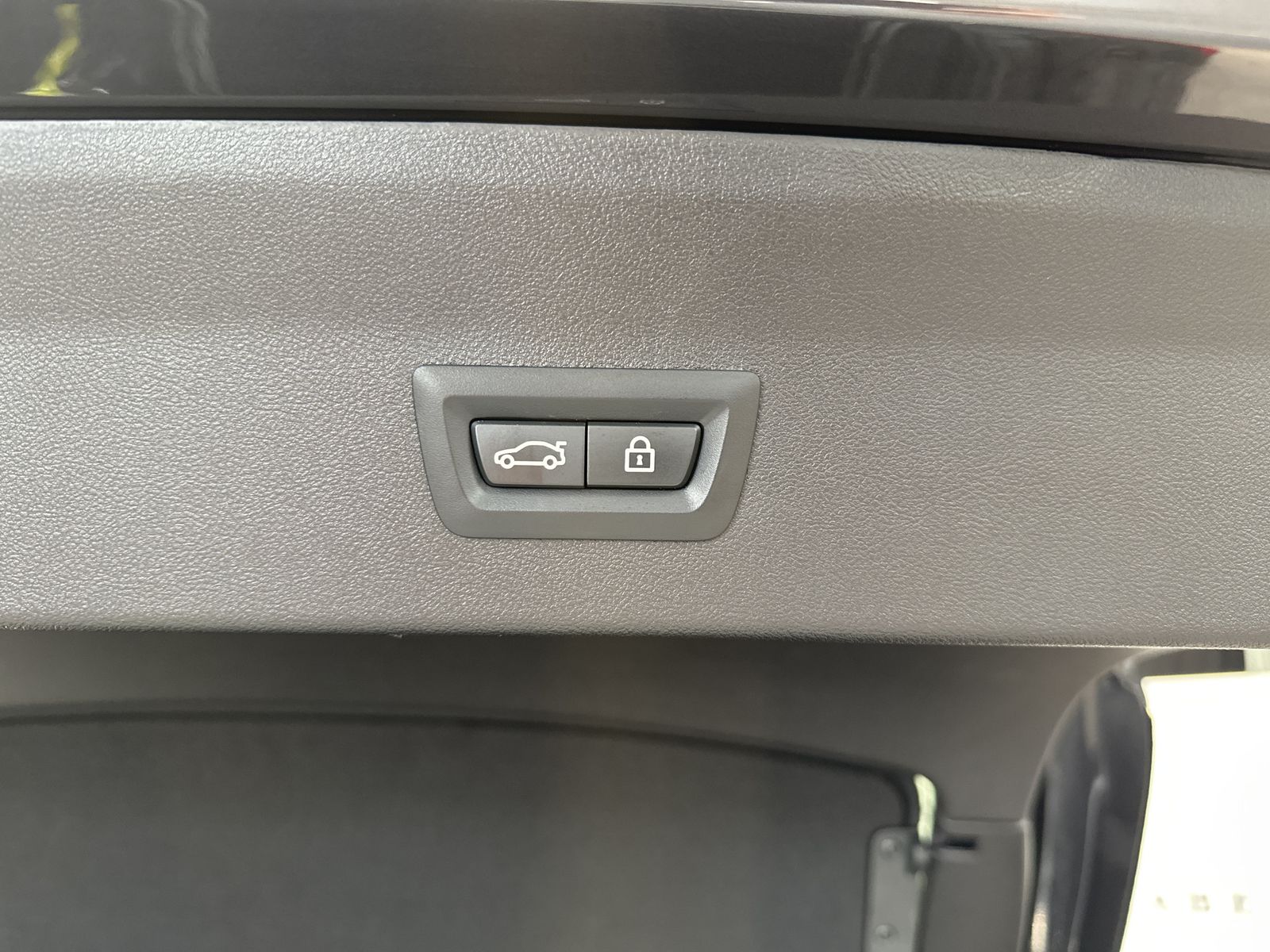 Fahrzeugabbildung BMW X4 M Competition NAV+LED+HEADUP+PANO+360°+21ZOLL