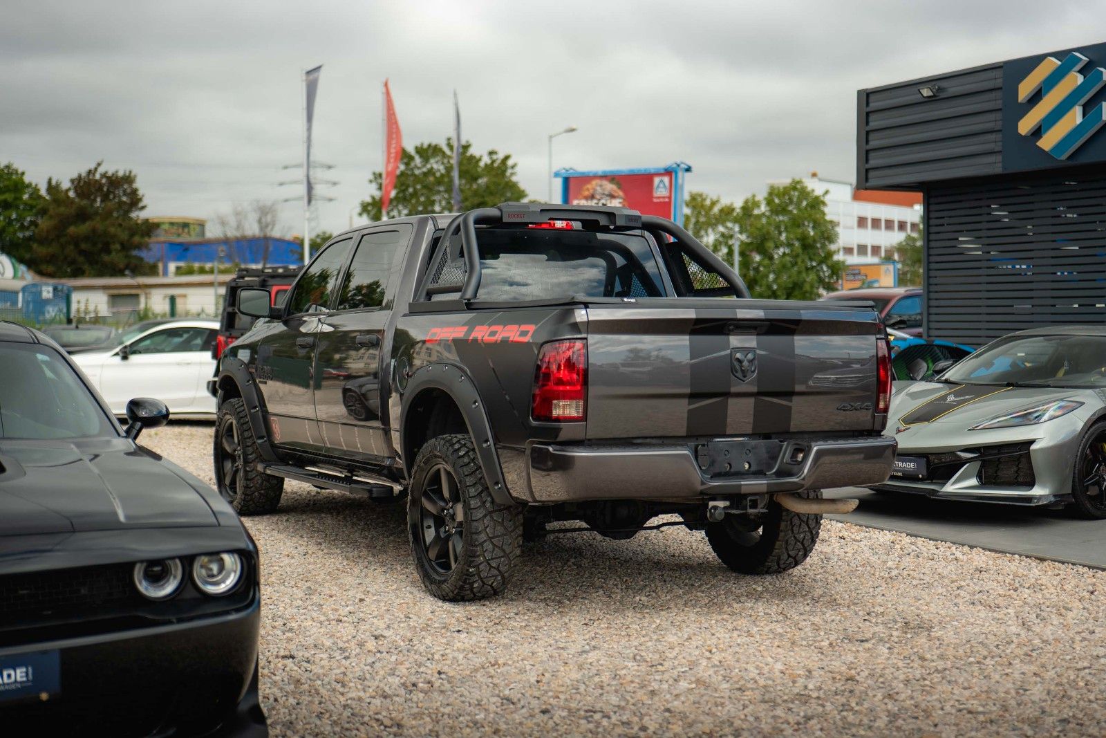 Fahrzeugabbildung Dodge RAM 5.7 V8 HEMI 4x4 OFFROAD Night-Paket *LED*AHK