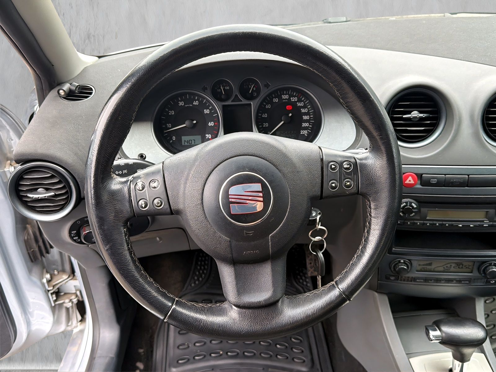 Fahrzeugabbildung SEAT Ibiza 1.4 Stylance AUTOMATIK KLIMAAUT. TEMPOMAT