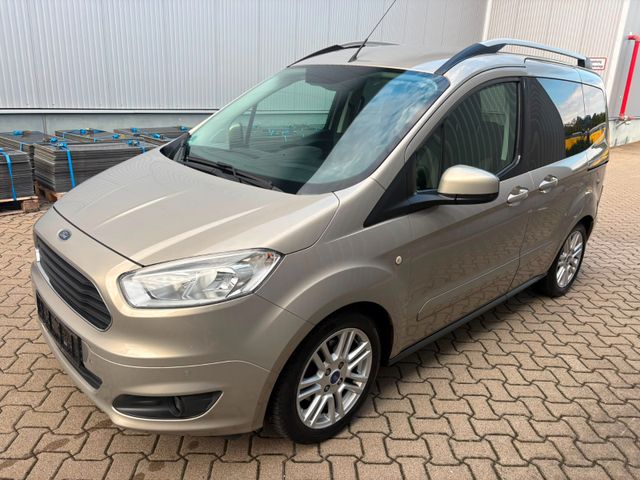 FORD Tourneo Courier Titanium