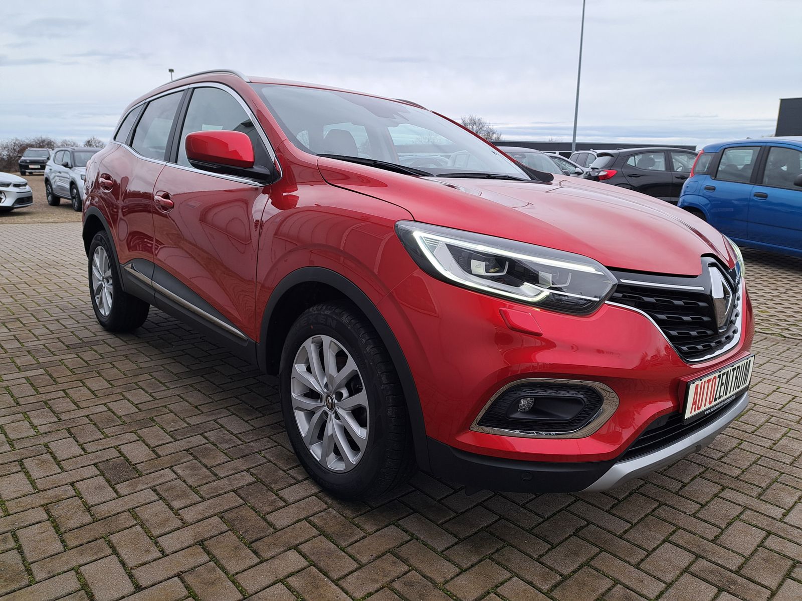 Fahrzeugabbildung Renault Kadjar Limited DeLuxe TCe 140 AUTOMATIK LED NAVI