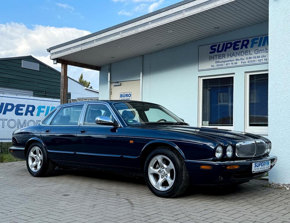 Jaguar XJ8