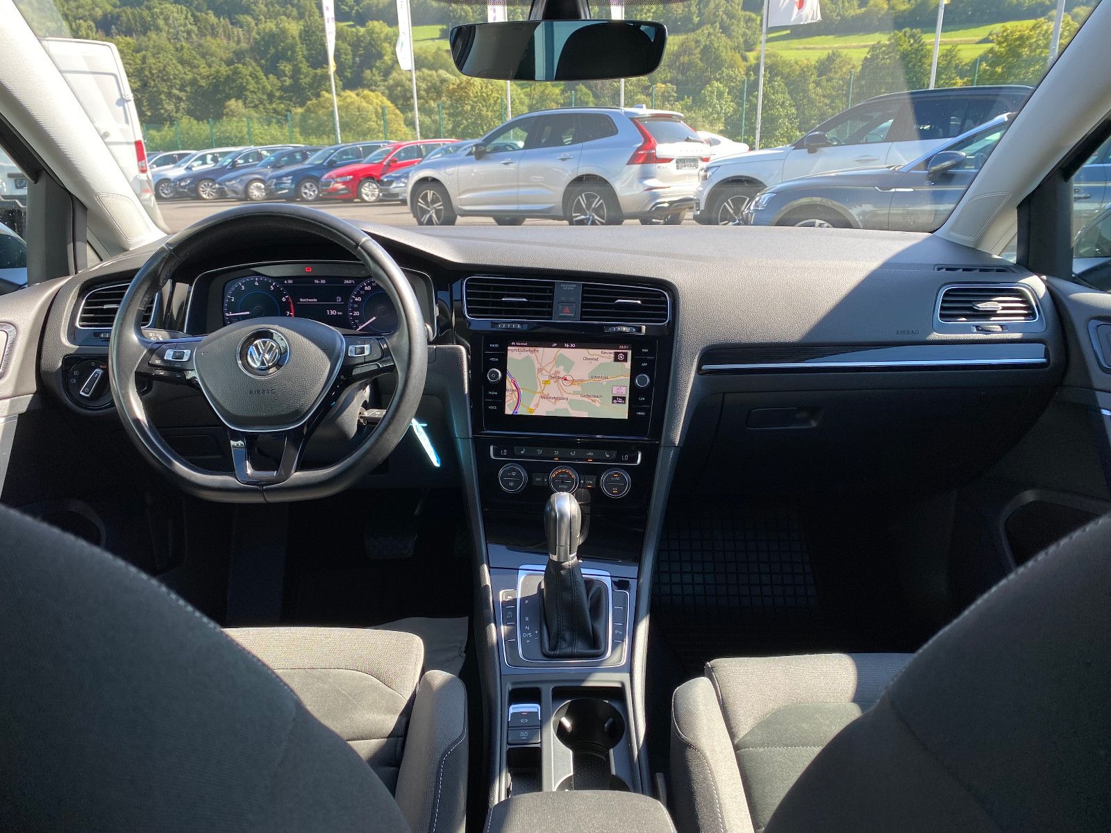 Fahrzeugabbildung Volkswagen Golf VII Variant Highline TSI DSG ACC LED Kamera