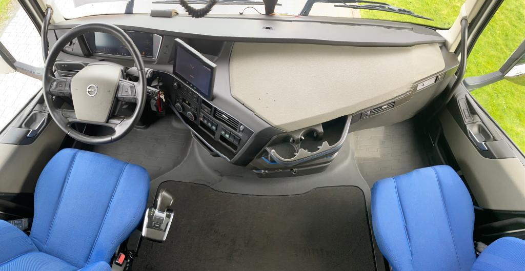 Volvo Vehicle Tractor 4x2 Standard