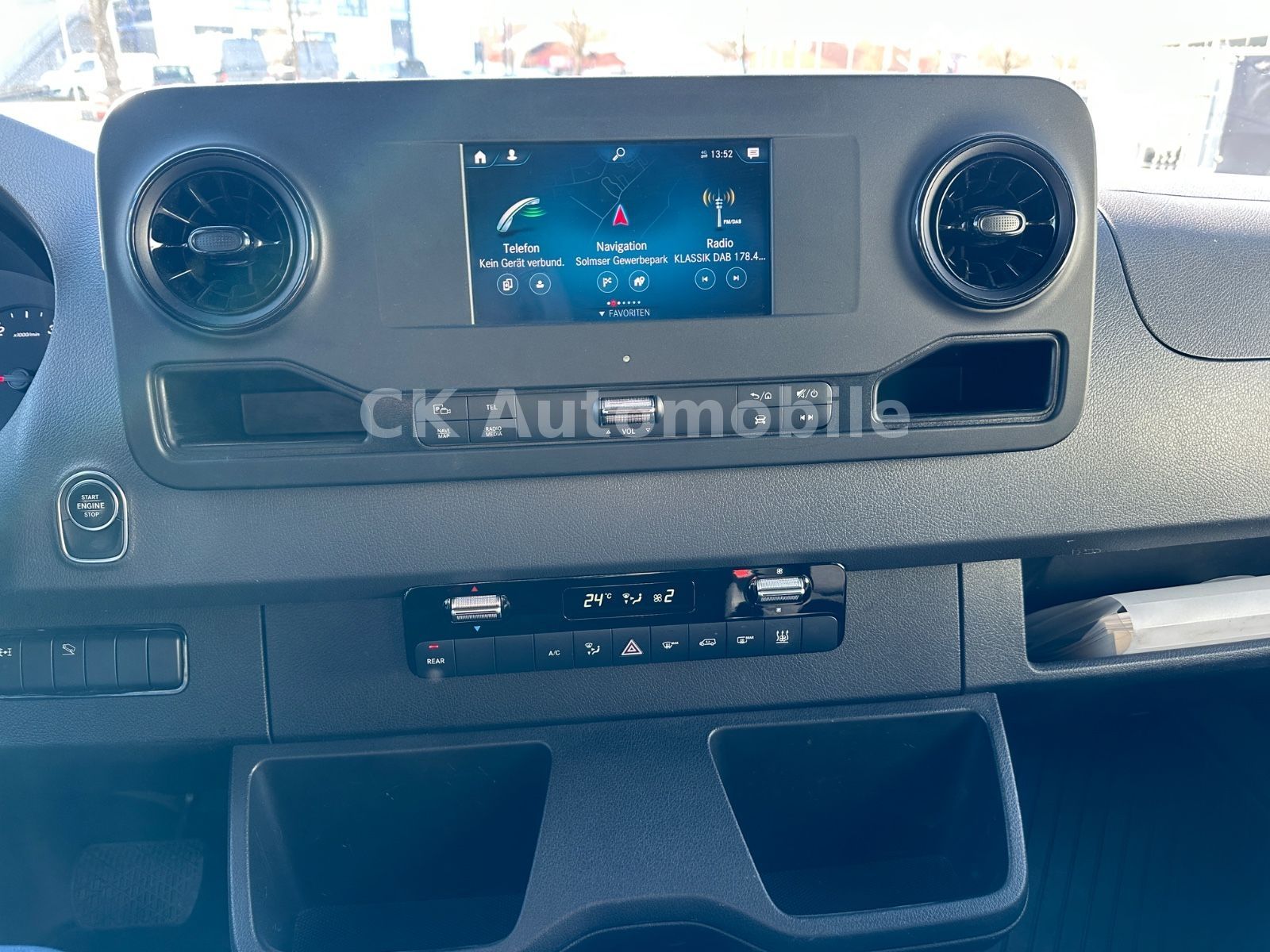 Fahrzeugabbildung Mercedes-Benz Sprinter 319 Kombi 4x4/8 Sitze/Klima/Navi/Kamera