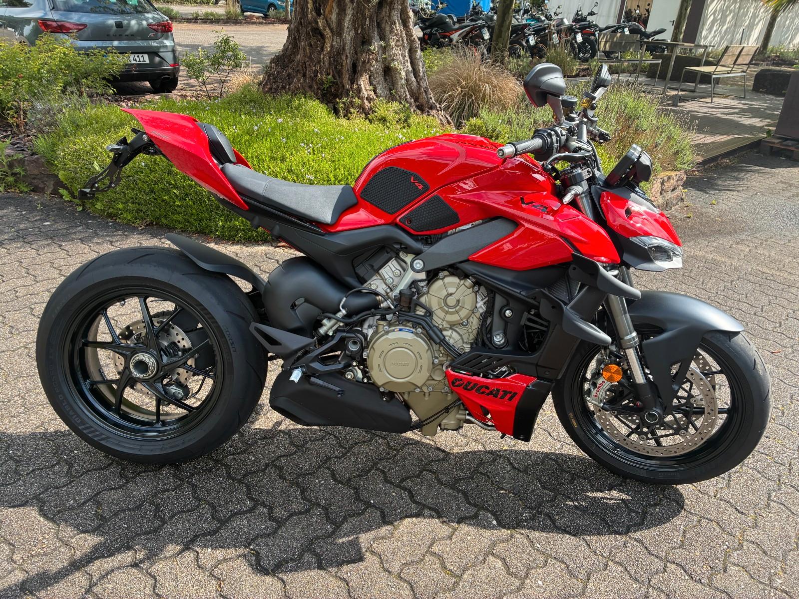 Ducati Streetfighter V4 Zubehör Top gepflegt Versand