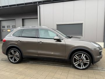 Porsche Cayenne - 4