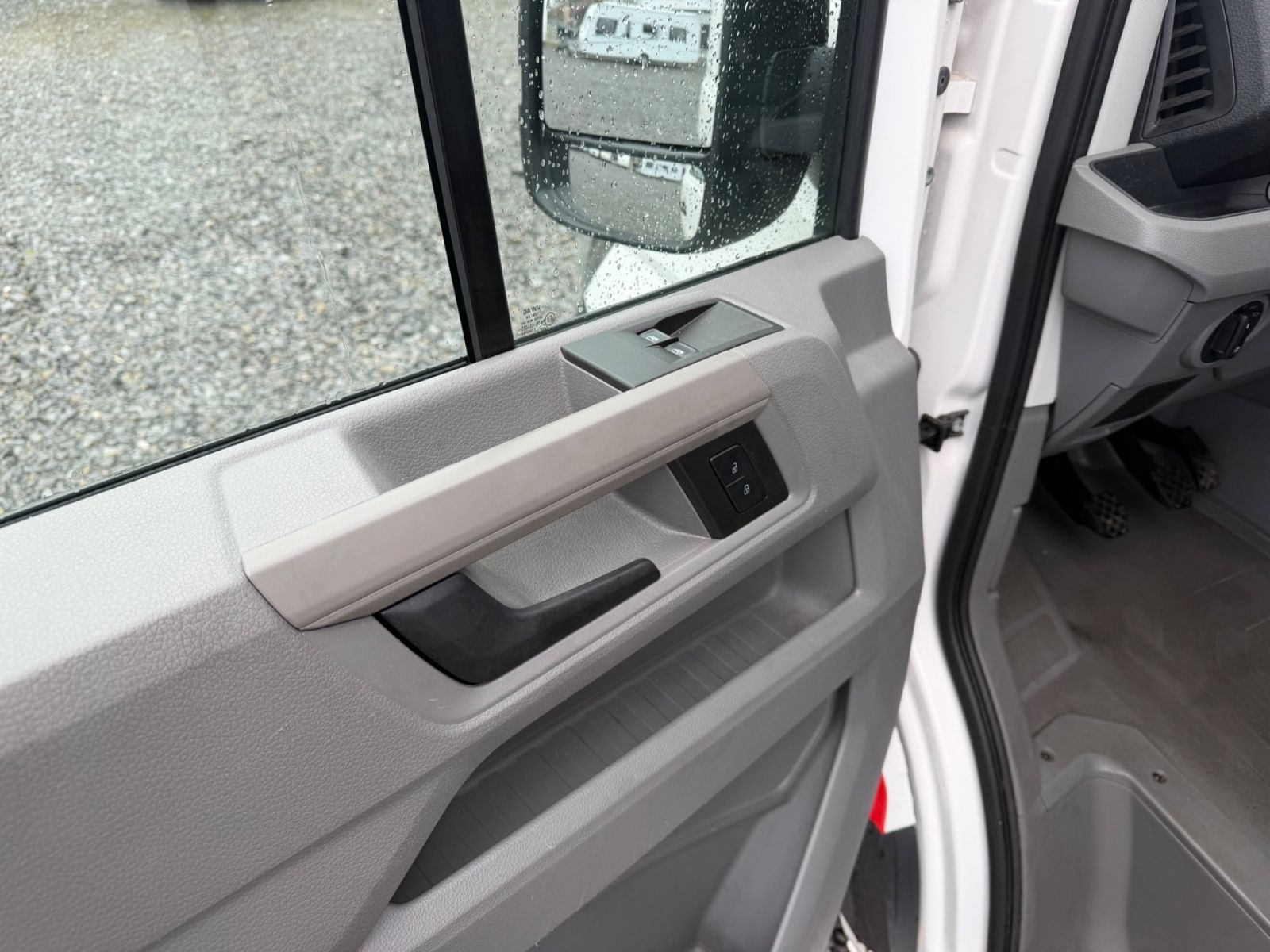 Fahrzeugabbildung Volkswagen Crafter Kasten 35 MR Hochdach FWD
