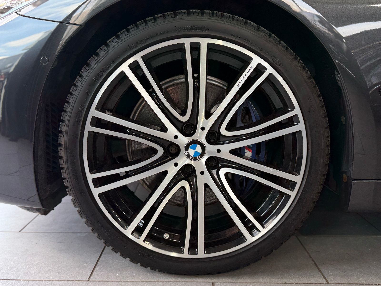 Fahrzeugabbildung BMW BMW 530i Lim xDrive M SPORT|HEAD-UP|360"|NAVI|