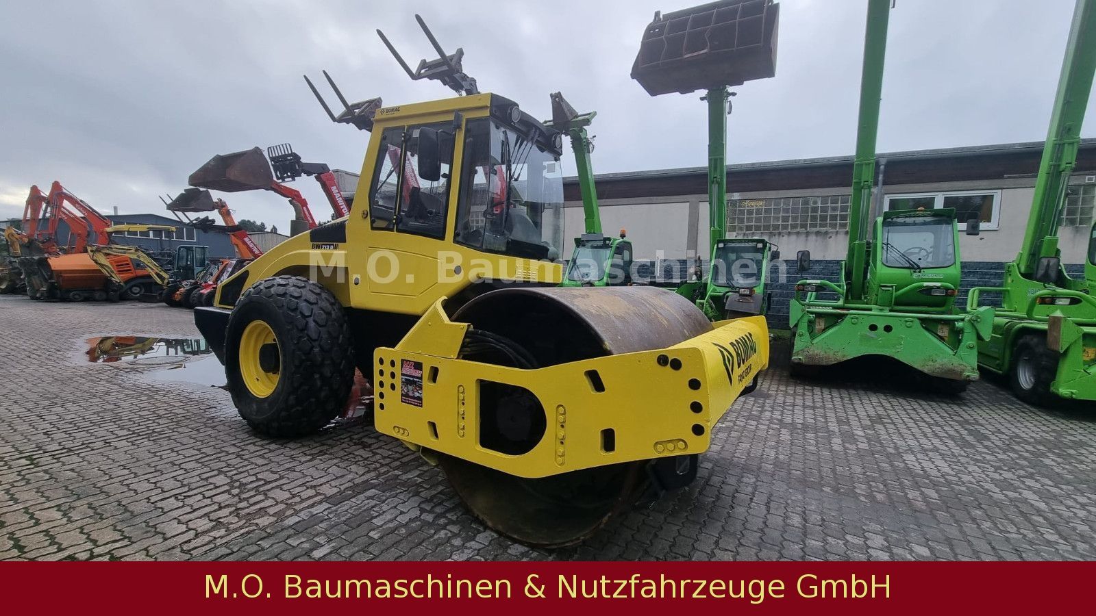 Fahrzeugabbildung BOMAG BW 213 D-4 Walzenzug