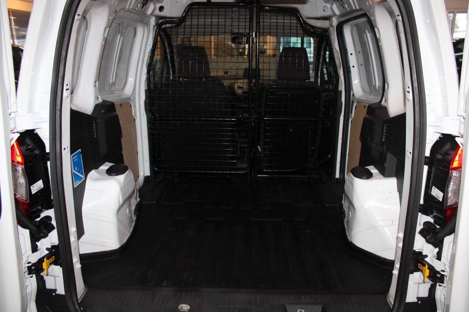 Fahrzeugabbildung Ford Transit Courier Kasten Dachträger