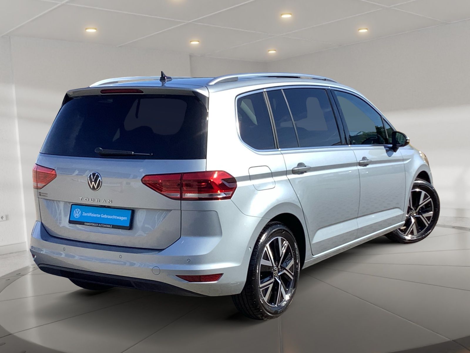 Volkswagen Touran 1.5 TSI DSG Highline AHK ACC Pano Standh foto 5
