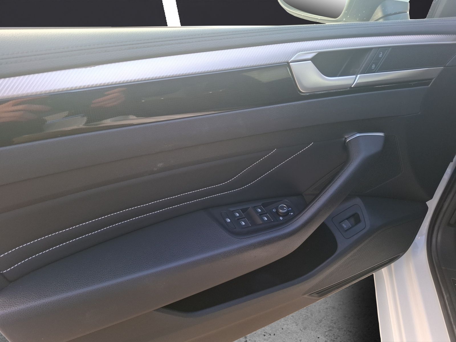 Fahrzeugabbildung Volkswagen Arteon SB TDI R-Line DSG 4M LED AHK Navi AID ACC